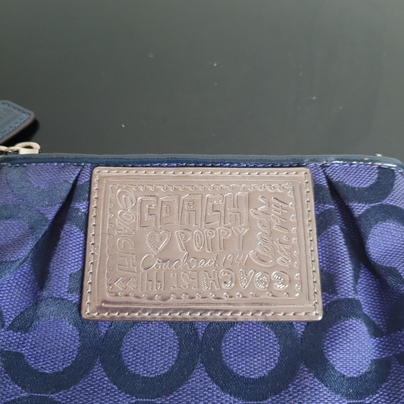 Coach Poppy Wristlet - Picture 5 of 10